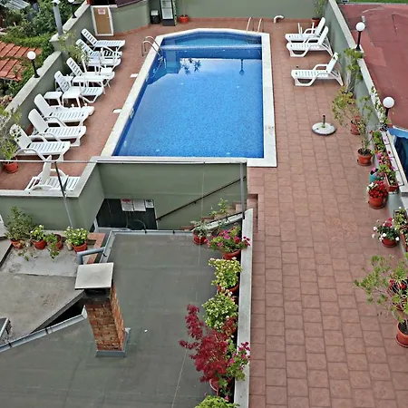 Kostadinovi 3* رافدا