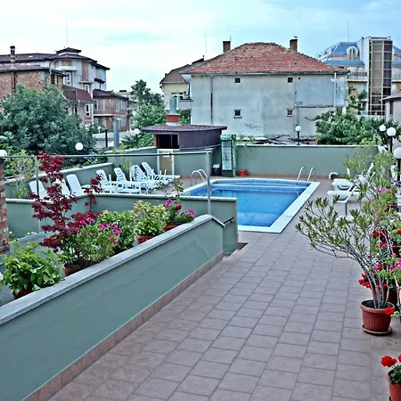 Kostadinovi بيت ضيافة