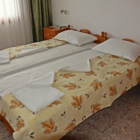 Kostadinovi بيت ضيافة