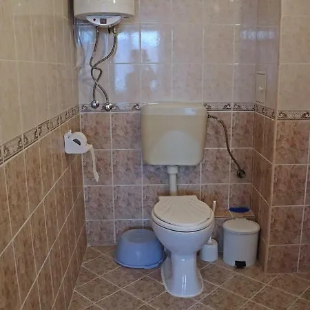 Kostadinovi بيت ضيافة رافدا